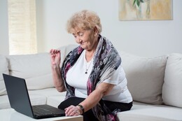 Nebenverdienst für Rente: Jobs und Heimarbeit für Rentner & Rentnerinnen