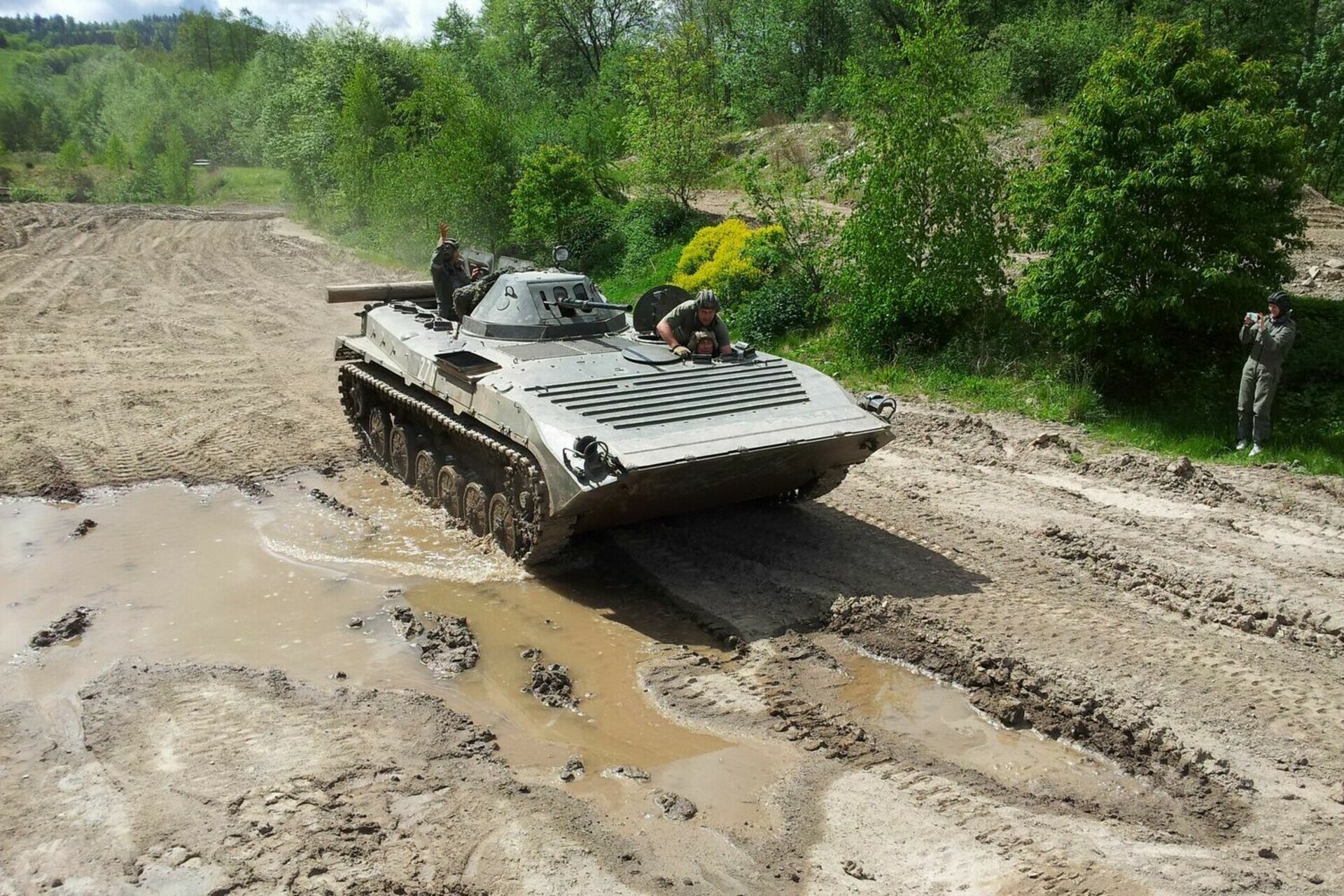 Panzer (BMP) + Militär-Truck Robur LO selber fahren