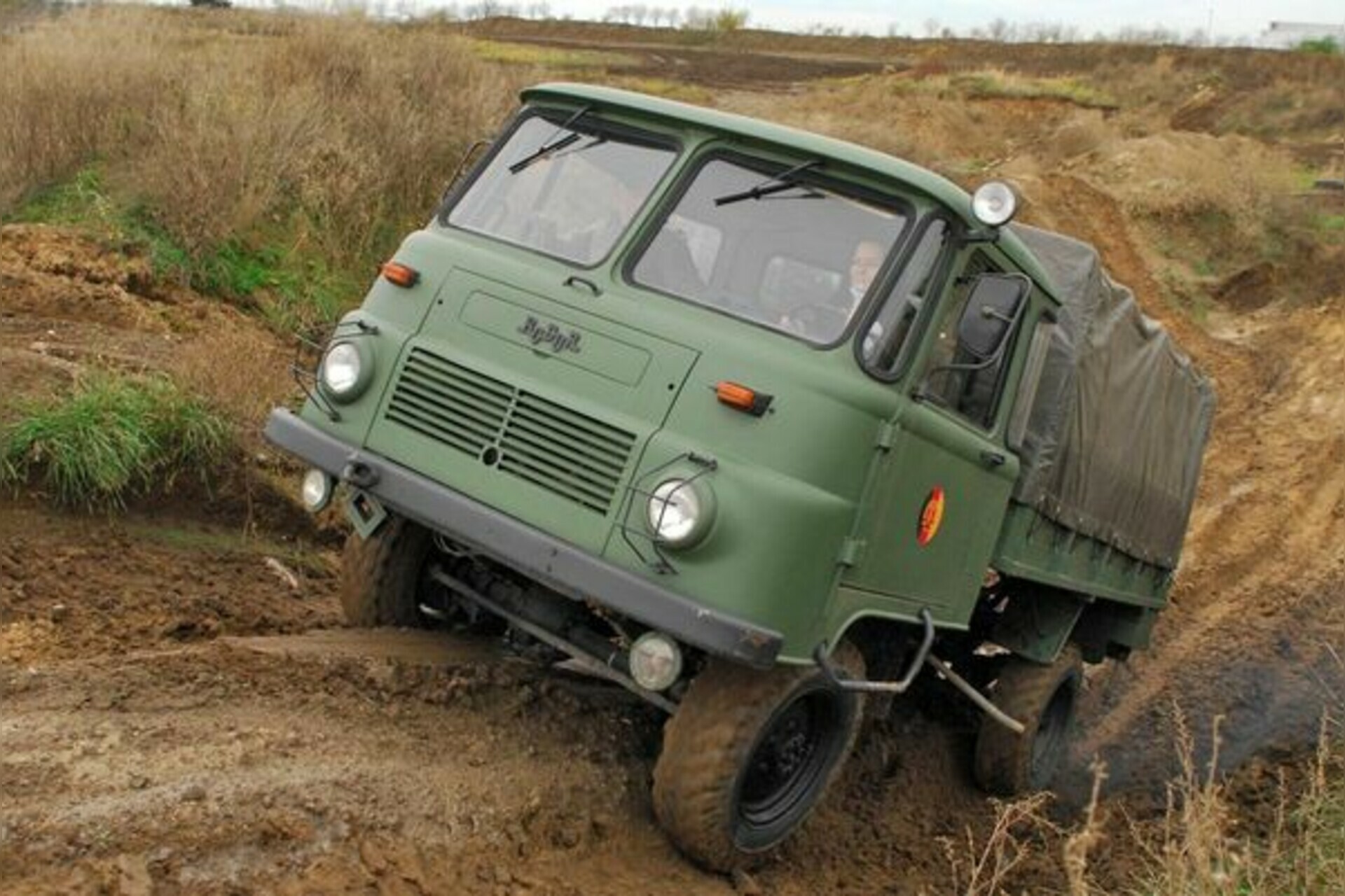 Panzer (BMP) + Militär-Truck Robur LO selber fahren